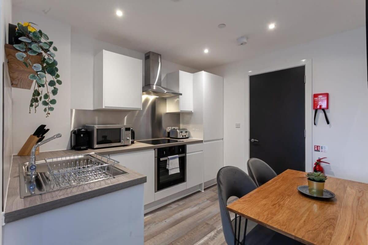 Stunning 2 Bed Flat 5Min To Old Trafford Stadium Mánchester Exterior foto