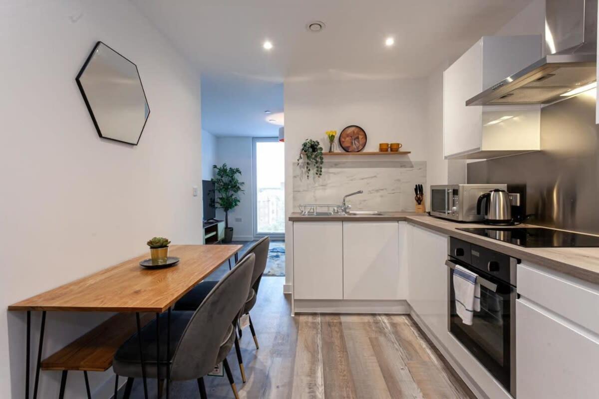 Stunning 2 Bed Flat 5Min To Old Trafford Stadium Mánchester Exterior foto
