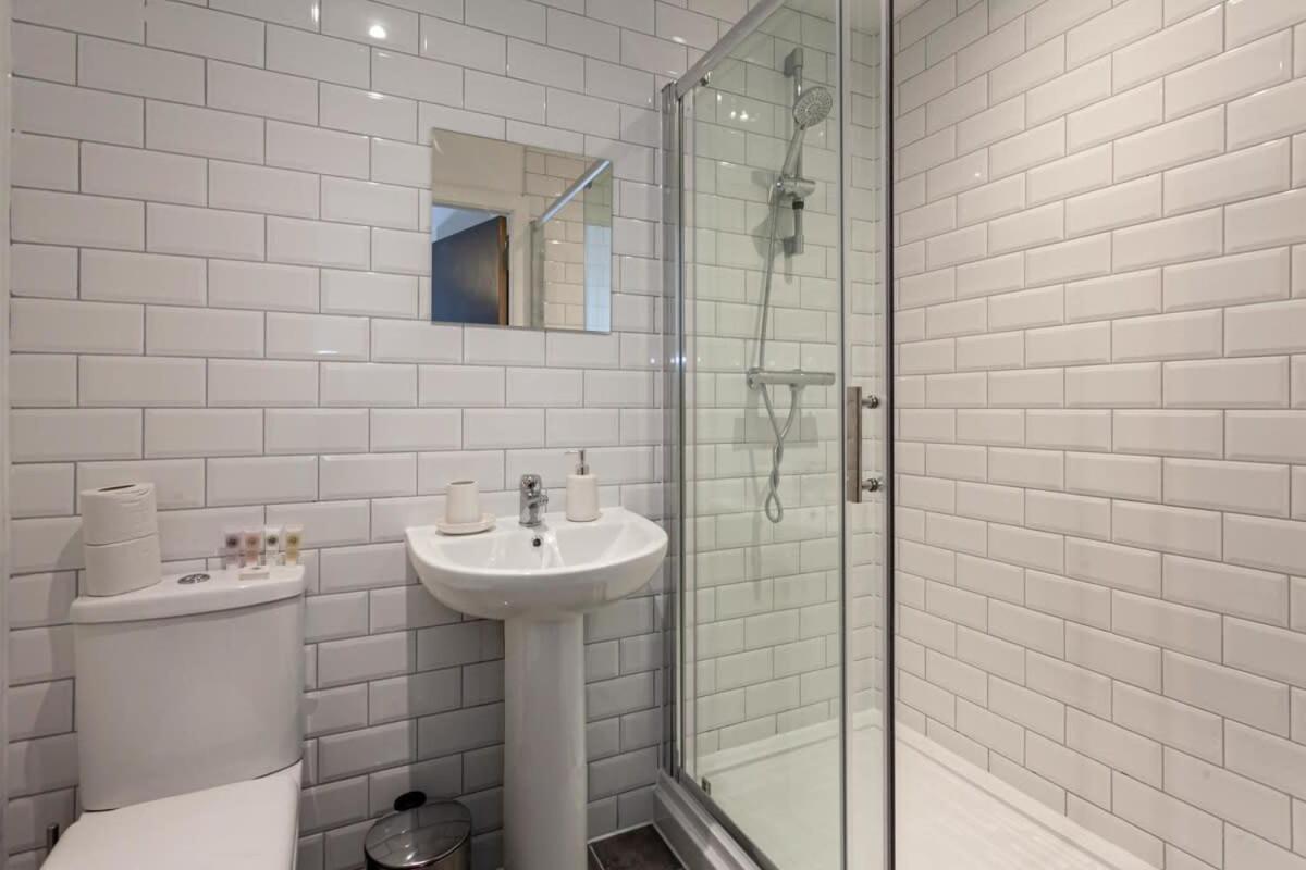 Stunning 2 Bed Flat 5Min To Old Trafford Stadium Mánchester Exterior foto